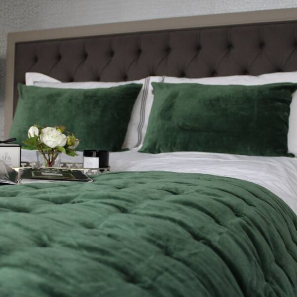 Reversible Viva Emerald Green Set complete with Throw and 1 cushion.