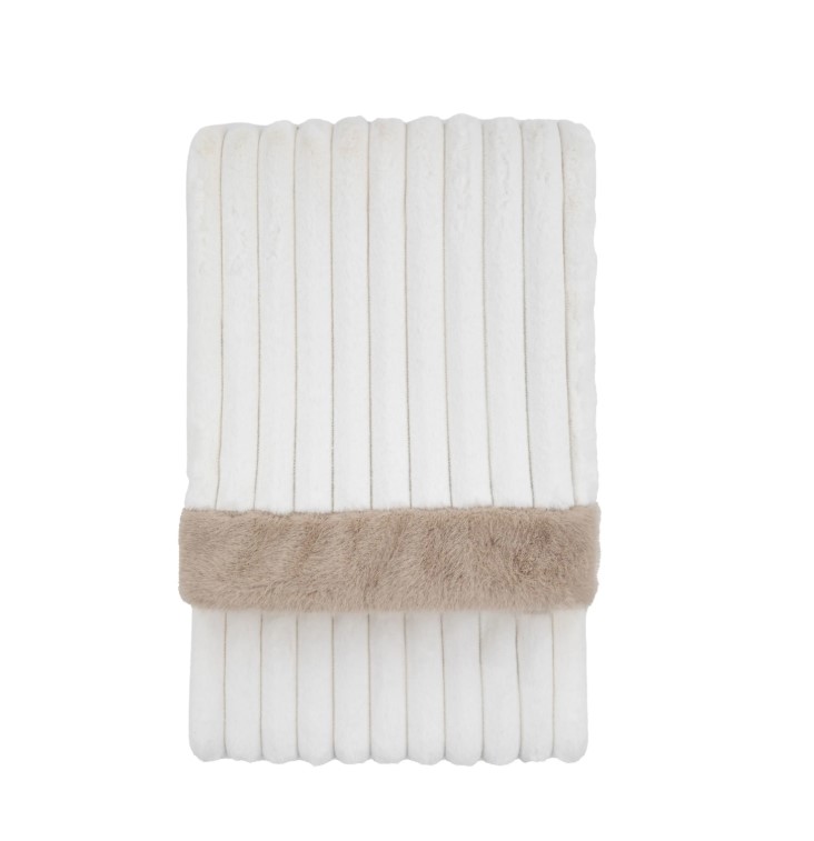 Whinfell Luxury Faux Fur Cream Throw - Image 2
