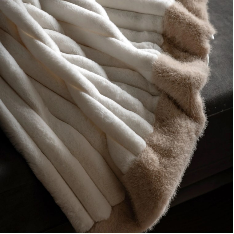 Whinfell Luxury Faux Fur Cream Throw - Image 4